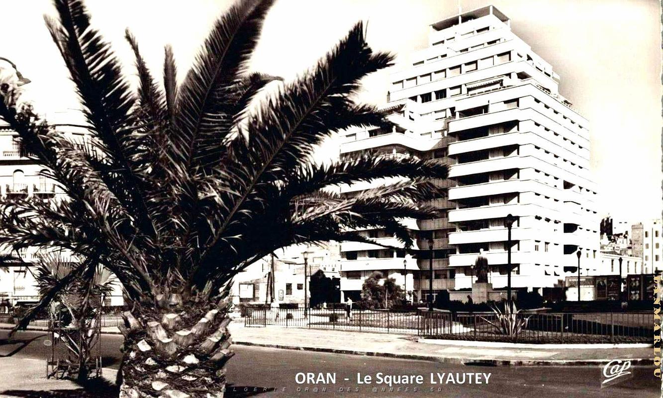 Oran - Square Lyautey 0204.jpg